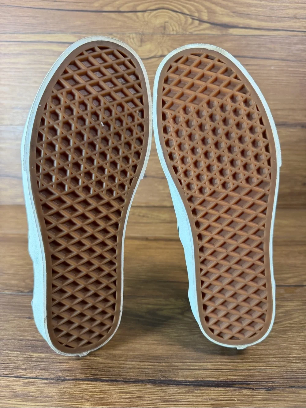 Vans ships within